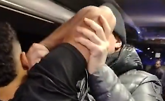 Rifiuta una riparazione, meccanico 57enne pestato a sangue. Lotta tra la vita e la morte