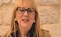 Scicli, Vincenza Trovato e la mostra che pone al centro l'essere