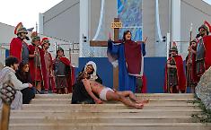 Un grande spazio di preghiera condivisa, a Ragusa la Via Crucis vivente della parrocchia del Sacro Cuore di Ges&ugrave;