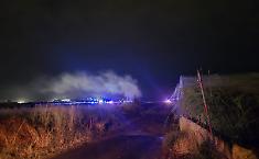 Donnalucata, incendio notturno dinanzi a un locale balneare