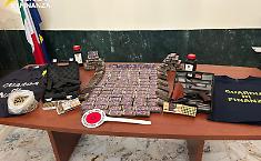 Viaggiava con 12,8 chili di hashish e armi: arrestato un comisano