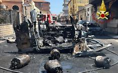 Paura in via Forcone a Vittoria: furgone con ossigeno medicale in fiamme