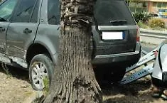 Violento scontro all'incrocio, un ferito all'ingresso di Vittoria