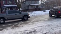 Usa sotto shock: a Minneapolis, donna di 37 anni uccisa della polizia anti immigrazione: pu&ograve; cambiare il dibattito sulla forza federale