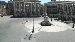 Catania, basta bus Amt che attraversano Piazza Duomo