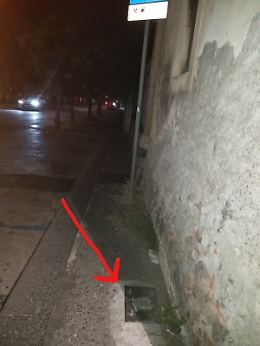 Catania: pericolo lungo il marciapiede