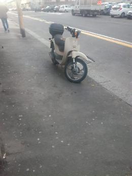 Catania: scooter da mesi abbandonato in Via Leopardi