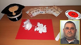 Catania, non si ferma all'alt dei carabinieri e getta dal finestrino 80 grammi di cocaina