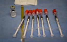 Covid, al via in Sicilia le prenotazioni dei vaccini per i settantenni