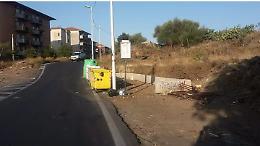 Catania, San Nullo: cassonetti della spazzatura alla fermata dell'autobus