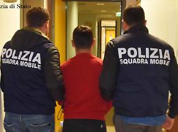 Fucili, pistole e 2.000 munizioni: padre e figlio avevano un arsenale da guerra a Vittoria