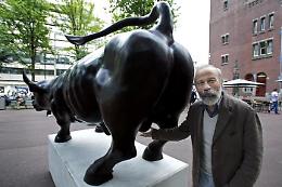 Vittoria, morto scultore Arturo Di Modica: famoso per «Toro di Wall Street»
