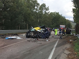 Auto contro camion, strage sulla Statale 626: tre morti