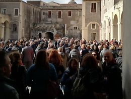 Dissesto Catania, fischi dei dipendenti del Comune ai sindacalisti: «Dove siete stati?»