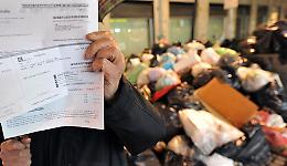 Catania: città invasa dai rifiuti, ma scatta l'aumento della Tari