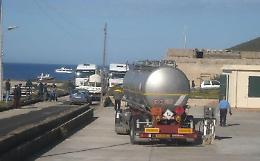 A Linosa manca benzina da 2 mesi: abitanti restituiscono tessere elettorali