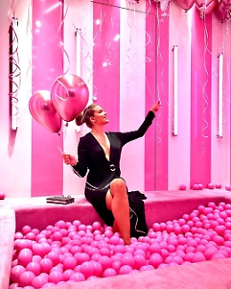 Per Costanza Caracciolo seconda cicogna in arrivo: sarà di nuovo pink?