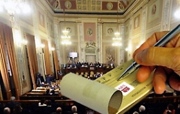 Vitalizi Ars, il M5s torna all'attacco: «Il duo Musumeci-Micciché difende la casta»