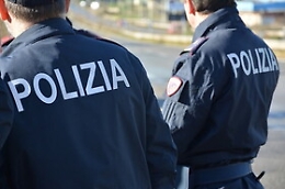 Alimenti tra blatte e piccioni e cozze non commestibili: chiusi due magazzini di un ipermercato