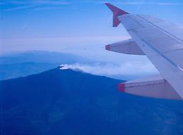 L'Etna adesso concede una tregua
e l'aeroporto di Catania si riapre