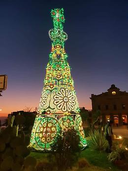 Agrigento: albero di Natale, versione "Sicilian style" in Piazza Pirro Marconi
