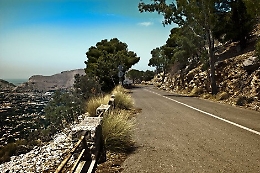 Cadavere con coltello nella pancia trovato in auto a Palermo