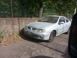 Tarderia, auto abbandonata in curva: pericolo da rimuovere