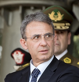 Incendio nel Ragusano, il ministro Costa: &laquo;Stiamo seguendo la situazione con attenzione e preoccupazione&raquo;