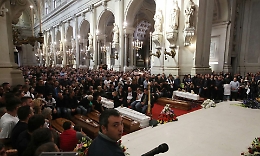 Strage a Casteldaccia, un urlo ai funerali: &laquo;Ora la verit&agrave;, no inutili balletti&raquo;&nbsp;