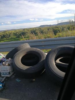Piazzole di sosta pericolose lungo la strada statale Gela Catania