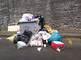 Catania, rifiuti: due postazioni su cinque sono lasciate al loro destino in Via Pisacane