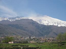 L'Ingv: &laquo;Le faglie dell'Etna emanano gas cancerogeno tra i pi&ugrave; pericolosi per l'uomo&raquo;