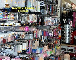 Luminarie &laquo;irregolari&raquo;, multati quattro commercianti cinesi