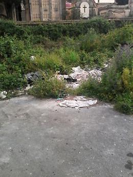 Catania, discarica abusiva di rifiuti in via Calliope