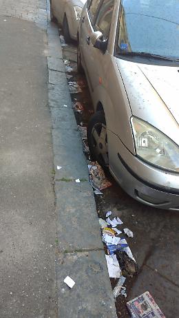 Catania, Via Gabriello Carnazza: degrado e sporcizia