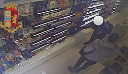 Le palermitane che depredavano negozi a Enna: &laquo;Lo facciamo per necessit&agrave;&raquo;