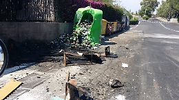 Rifiuti, Catania sempre più sporca fra microdiscariche e incendi anomali