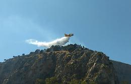 Palermo, ancora fiamme nella riserva di Capo Gallo