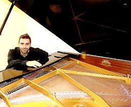 Studenti di valore in Inghilterra, pianista palermitano citato in Parlamento