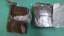 Siracusa, due chili di hashish sotto il sedile dell'auto, arrestato palermitano