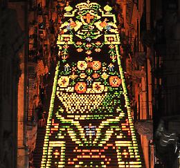 La Scala di Santa Maria del Monte a Caltagirone s'illumina rendendo omaggio a padre Puglisi