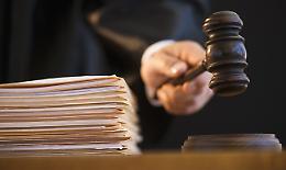 Catania, prosciugarono conti correnti di anziane sorelle: condannati avvocato, notaio e badante