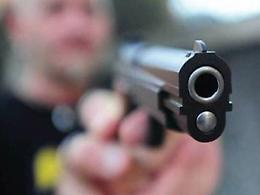 Spara al ladro che entra nella sua proprietà: si cercano i complici