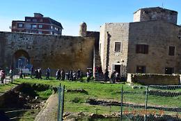 Enna: custode chiude cancello, turisti restano intrappolati nel castello