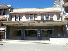 Modica, miasmi dalla fognatura, evacuata scuola De Amicis