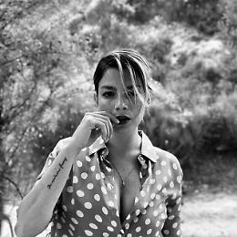 Sea Watch, Emma Marrone difende Carola. E piovono insulti anche per lei