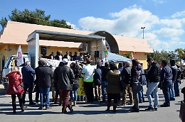 Crocetta "fatwa" sul camion-palco: Fidatevi, sento scr&ugrave;sciu di cat&igrave;ni&raquo;