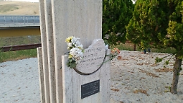 "Ricostruiremo noi la stele danneggiata dedicata a Rosario Livatino"