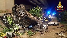 Patern&ograve;, auto gi&ugrave; dal viadotto Simeto sulla A19, due feriti