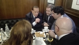 Caponata e panelle per dopo comizio Berlusconi a Palermo